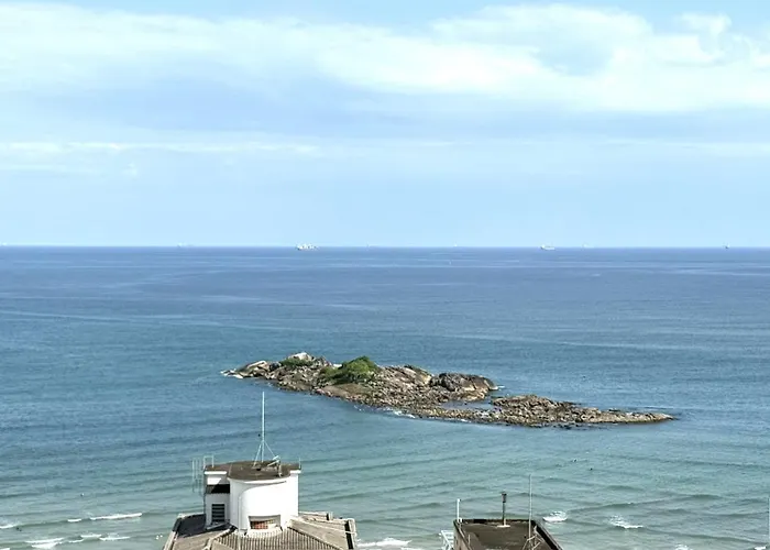 Flat à 1 quadra da Praia das Pitangueiras - Ar Condicionado - 6 Pessoas Guarujá