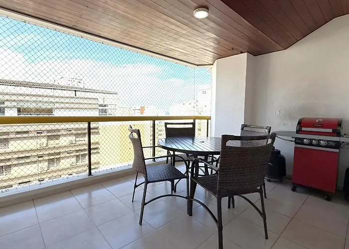 Flat à 1 quadra da Praia das Pitangueiras - Ar Condicionado - 6 Pessoas Guarujá